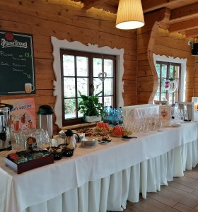 Bufet z pełnej okazałości